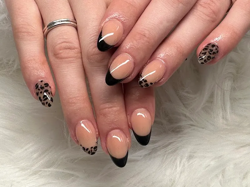 Jasmine Nails, Spa & Beauty - Mäster Samuelsgatan 71