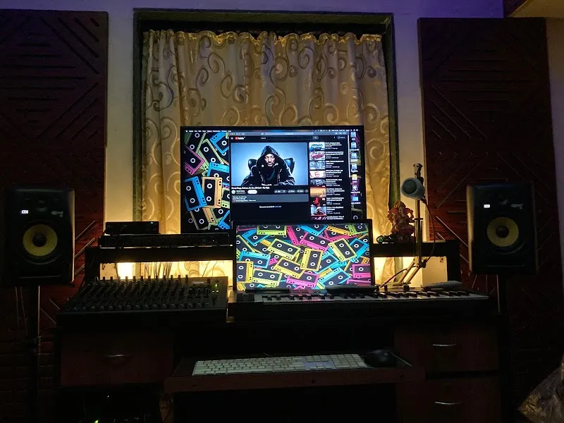 Lazuli studio (Laukik Morvekars recording studio)