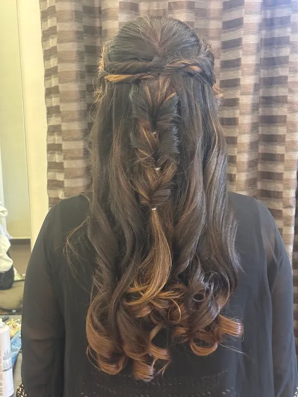 Aoura The Salon