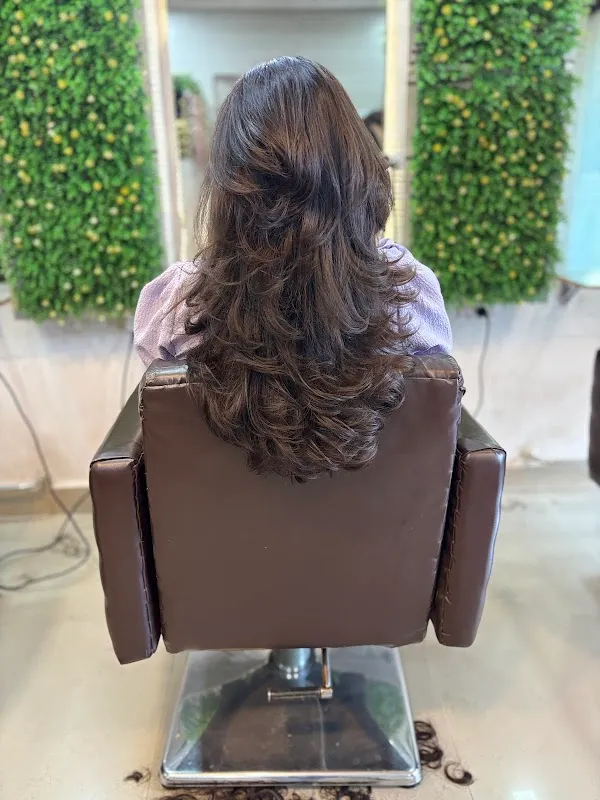 Aoura The Salon