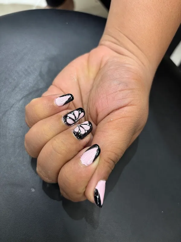 CUTS PROFESSIONAL UNISEX SALON