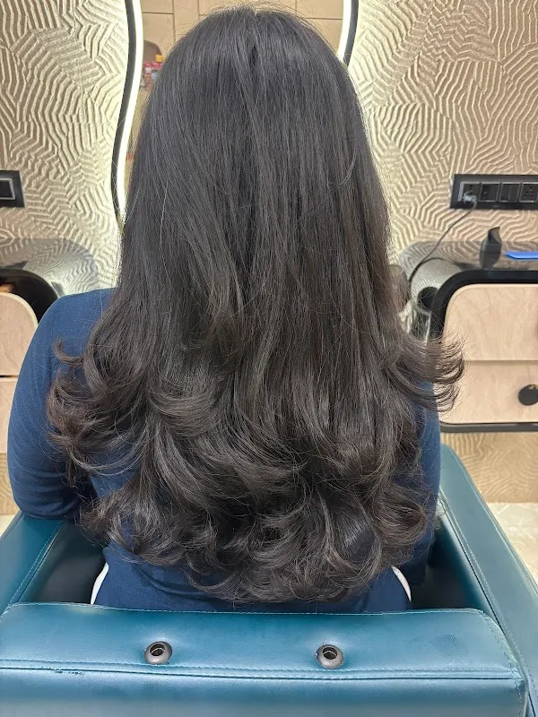 CUTS PROFESSIONAL UNISEX SALON