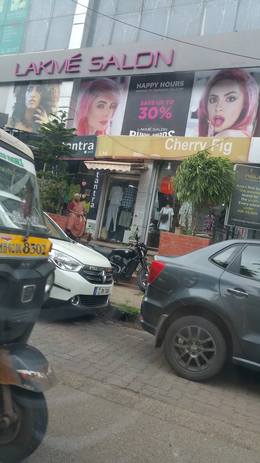 Lakme Salon in Hill Road Bandra,Mumbai