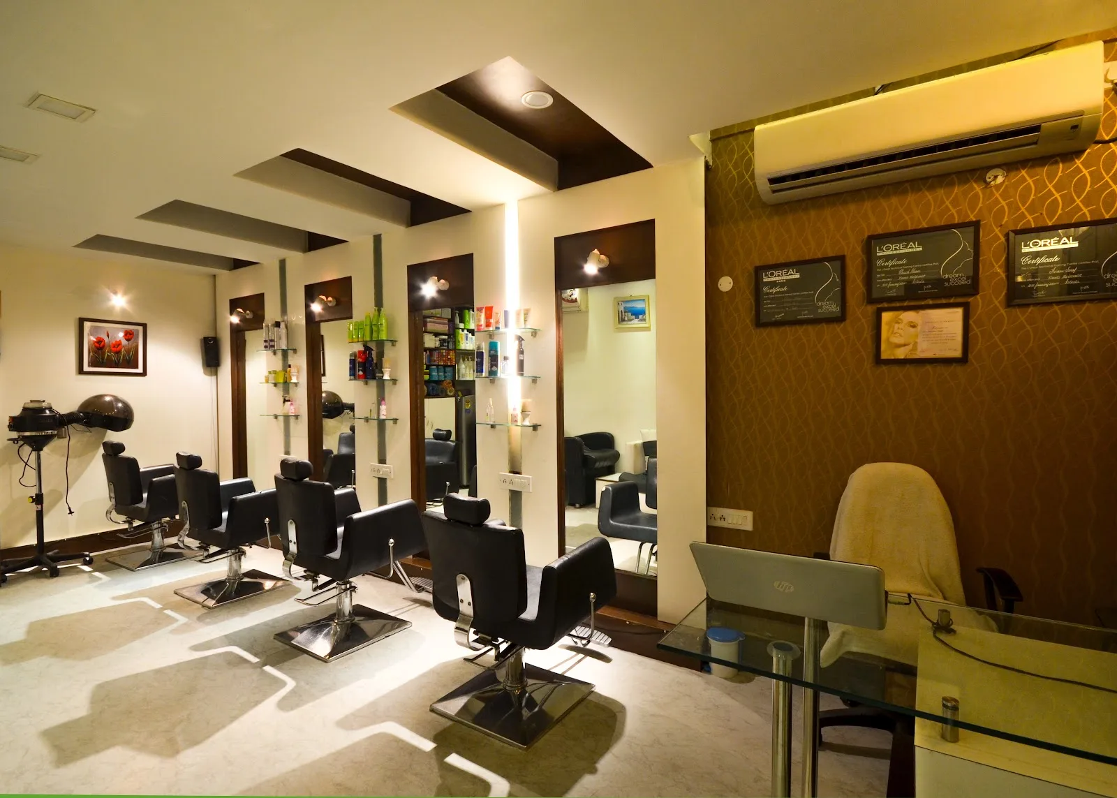 PonyUp Salon Laketown