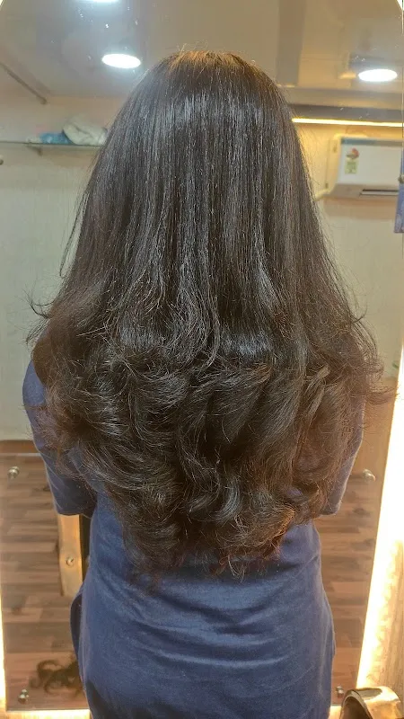 GLOW UP UNISEX SALON