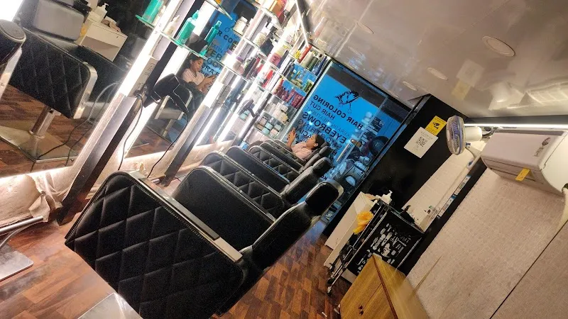 GLOW UP UNISEX SALON