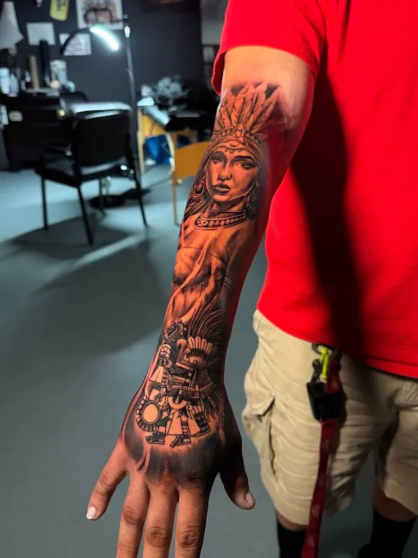 HiddenHand Tattoo Company