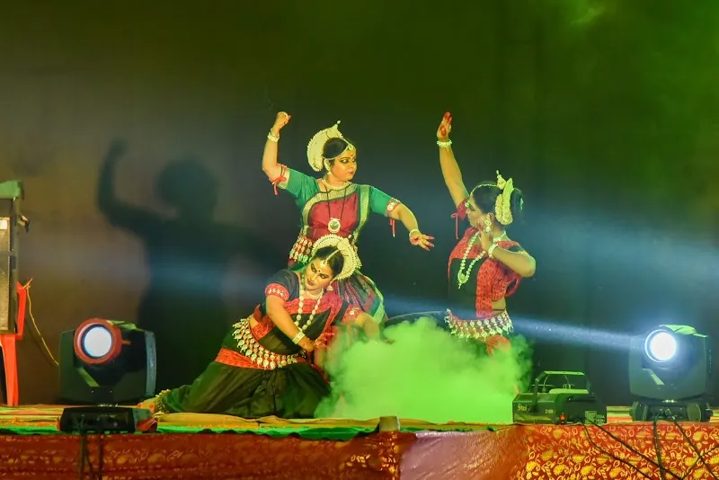 Kalingayana Touryatrikam