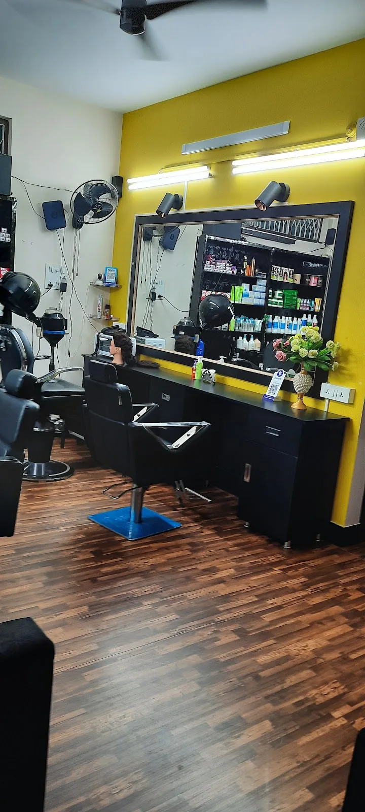 iBeauty Ladies' Salon & Makeup Studio & Training Institute