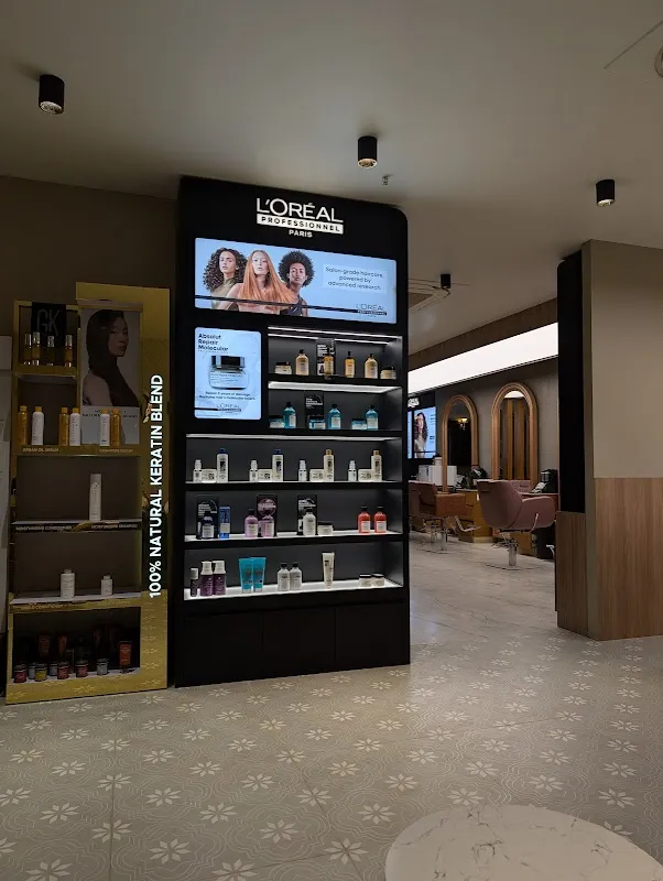 Looks Salon Jhansi