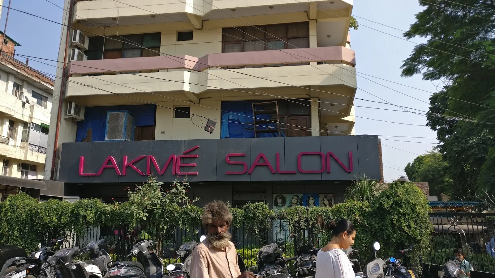 Lakme Salon For Him and Her in Tilak Nagar,Kanpur