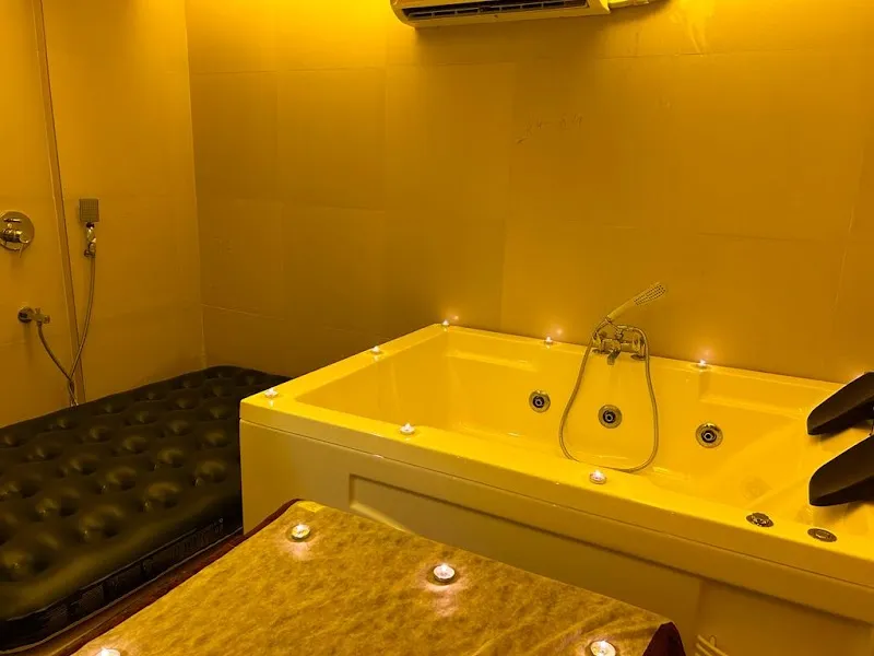 Oceanic Spa Latur