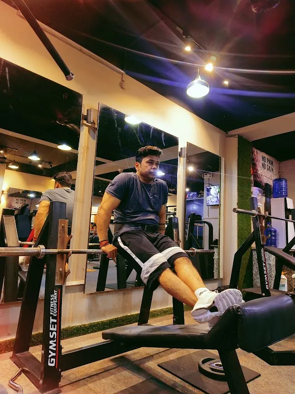 FIT GARAGE THE UNISEX GYM