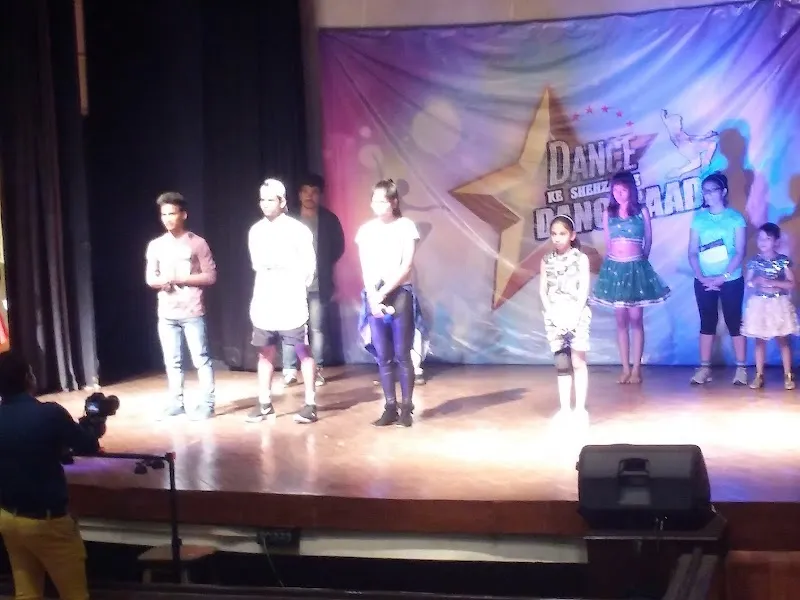 Dancer's World (Academy Of Dance)