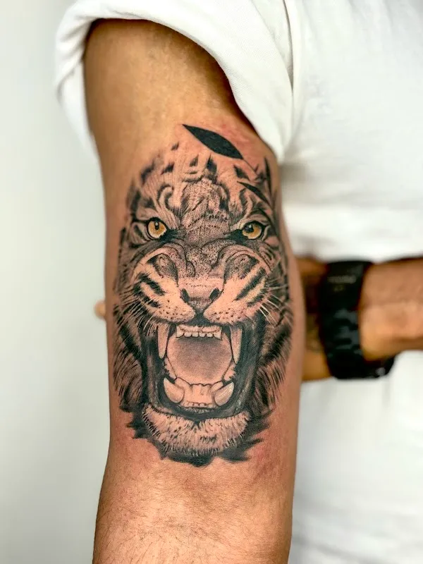 Warkraft Tattoo Studio