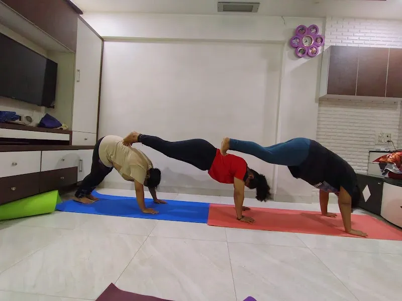 OM YOGA FITNESS