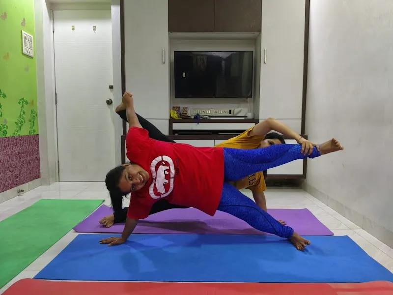 OM YOGA FITNESS
