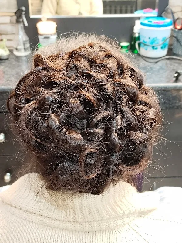 Diya Make Up Zone & Diya Boutique Zone - (Beauty Salon Services, Boutique Fashion & Professional Training Academy )