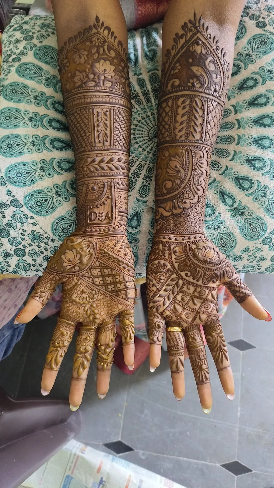 Aman Mehandi & Tattoo studio + mehandi artist kompally / mehandi artist nearby / mehandi artist hyderabad