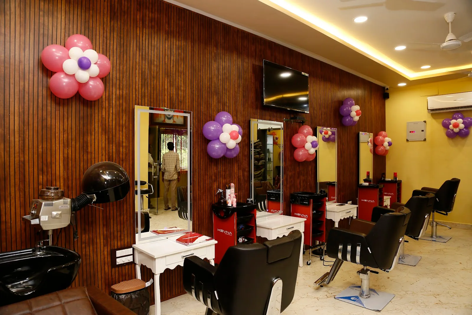 The Kallos Care - Beauty, Skin & Hair Care Unisex Salon