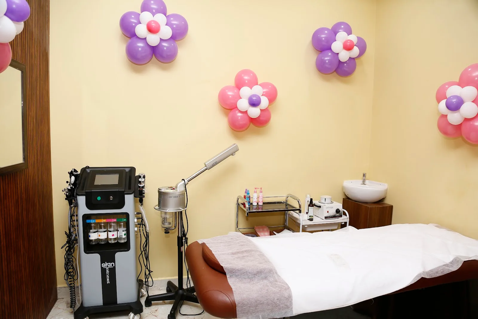 The Kallos Care - Beauty, Skin & Hair Care Unisex Salon