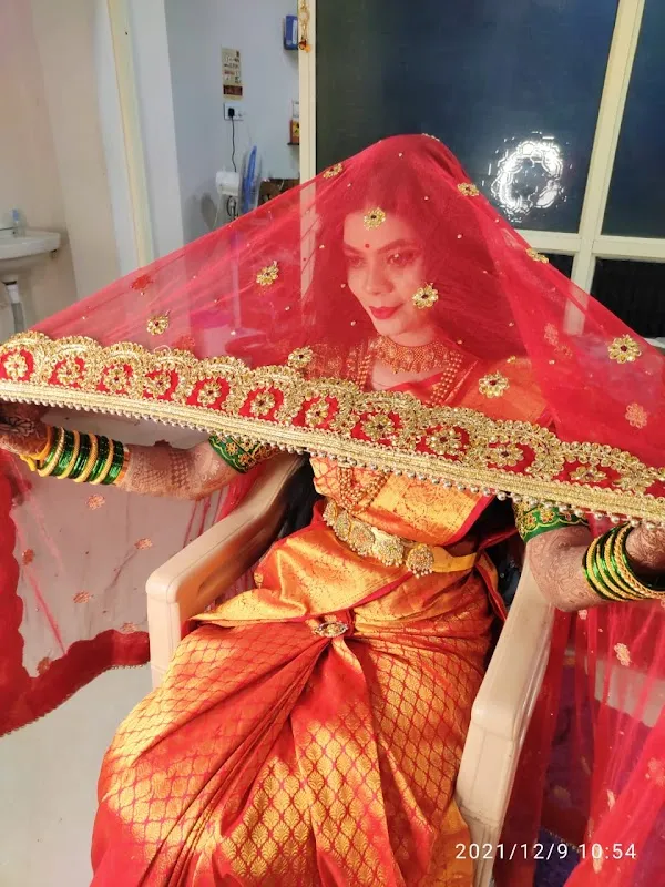 Astha Beauty Parlor