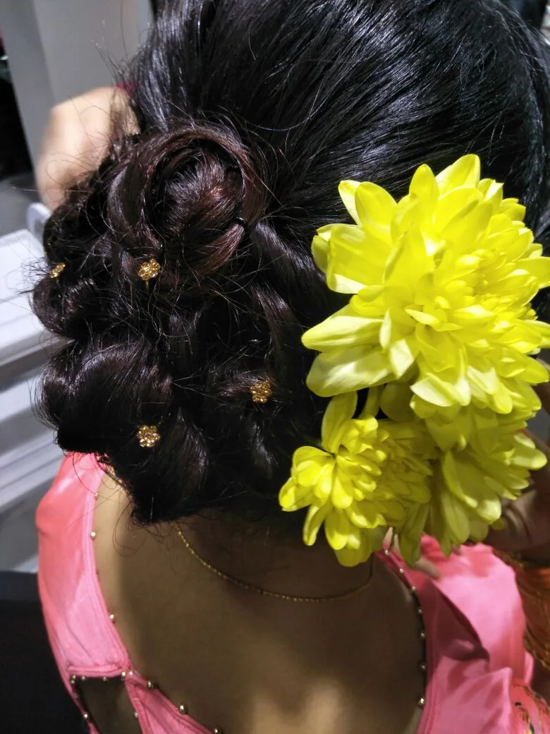 Lakme Salon in Rajgarh Road,Bhangagarh,Guwahati