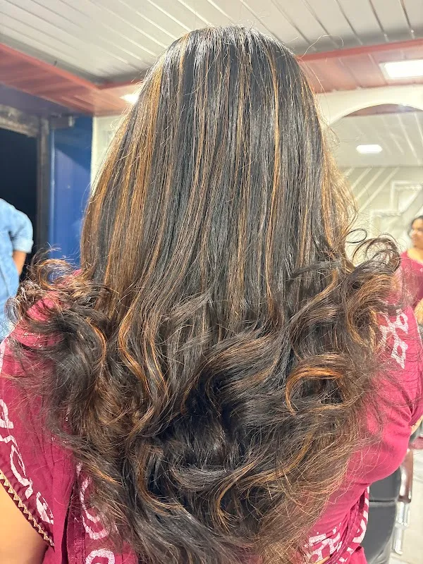 Spike's And Curl's Ghoti professional salon