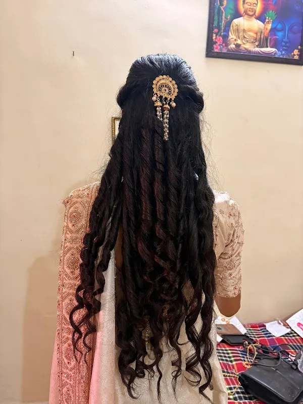 Spike's And Curl's Ghoti professional salon