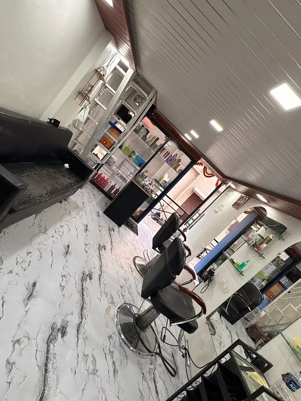 Spike's And Curl's Ghoti professional salon