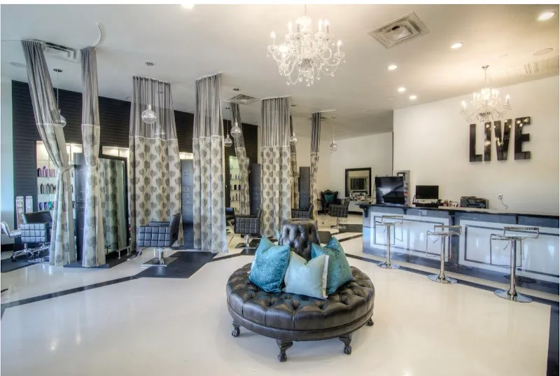 Dolce Salon