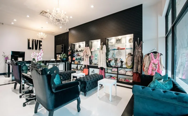 Dolce Salon