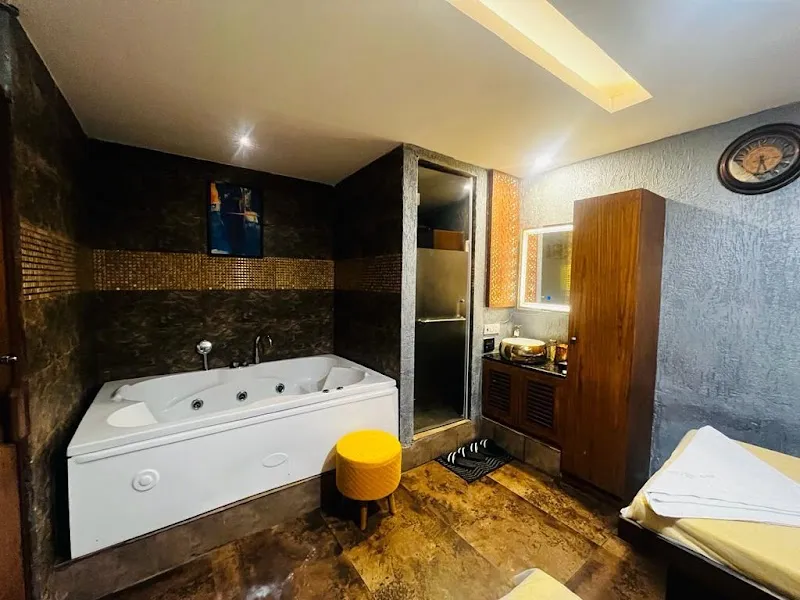 Alive Luxury Spa-Massage Spa In gk2 | Massage Center in gk 2 | Spa Near me