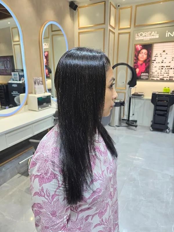 Looks Salon, Pacific Mall Netaji Subhash Place