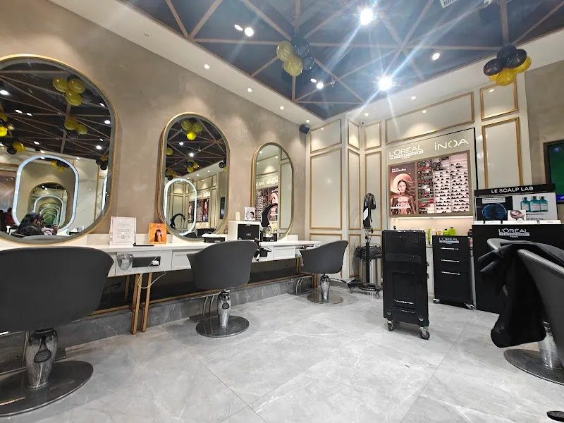 Looks Salon, Pacific Mall Netaji Subhash Place