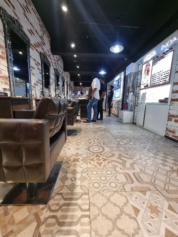 Looks Salon, Pacific Mall Netaji Subhash Place