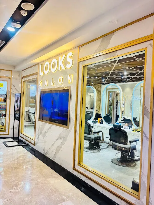 Looks Salon, Pacific Mall Netaji Subhash Place