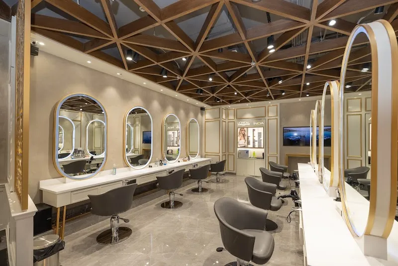 Looks Salon, Pacific Mall Netaji Subhash Place