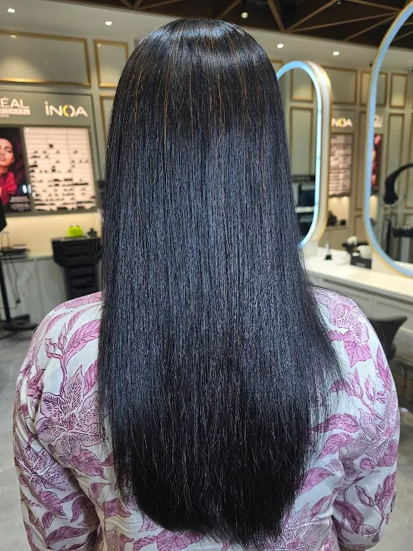Looks Salon, Pacific Mall Netaji Subhash Place