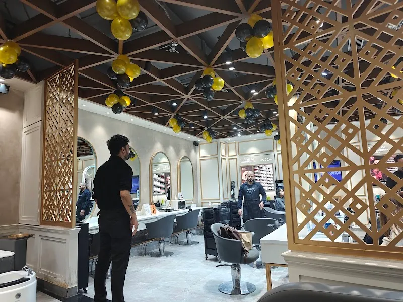 Looks Salon, Pacific Mall Netaji Subhash Place