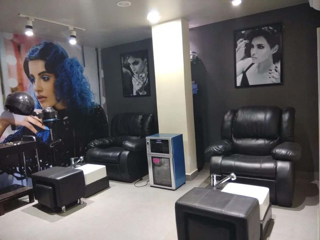 Lakme Salon For Him and Her in Sun City,Hyderabad