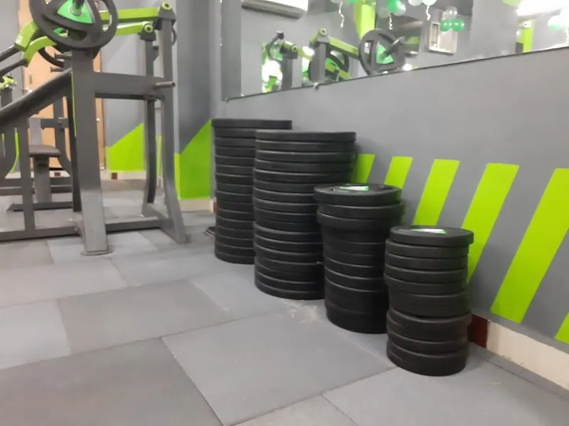 SR Workout World NX Unisex Gym