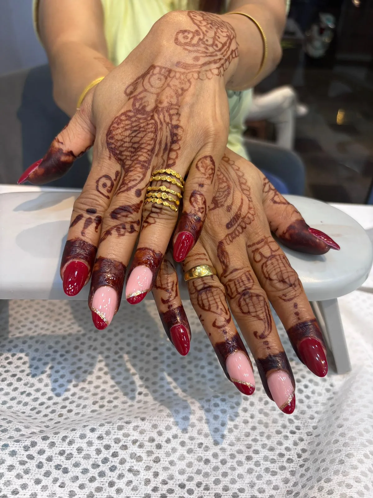 Huppa Huiyya Luxury Salon | Best salon in Veera Desai Road