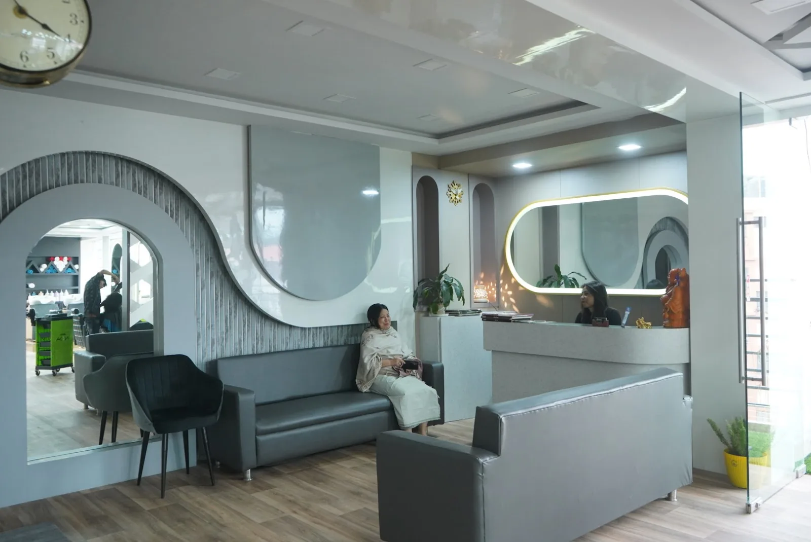 SPINZIS Unisex Salon And Spa Laitumkhrah