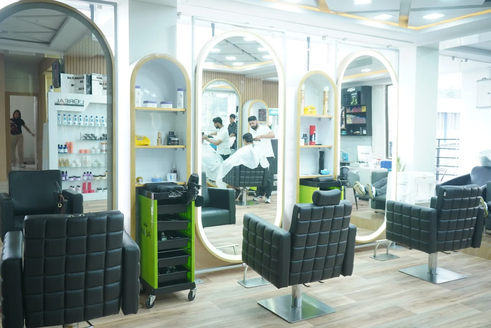 SPINZIS Unisex Salon And Spa Laitumkhrah