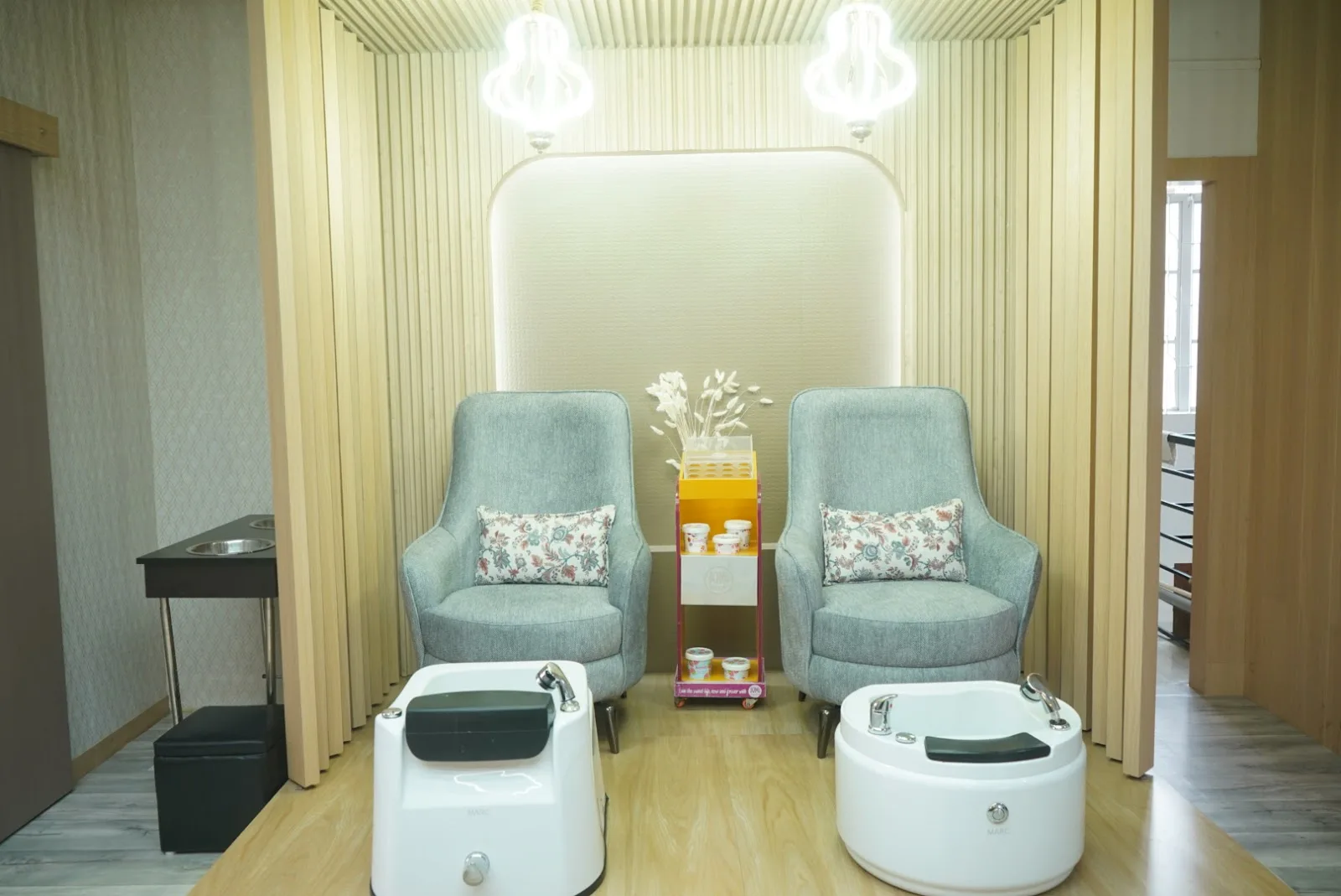 SPINZIS Unisex Salon And Spa Laitumkhrah