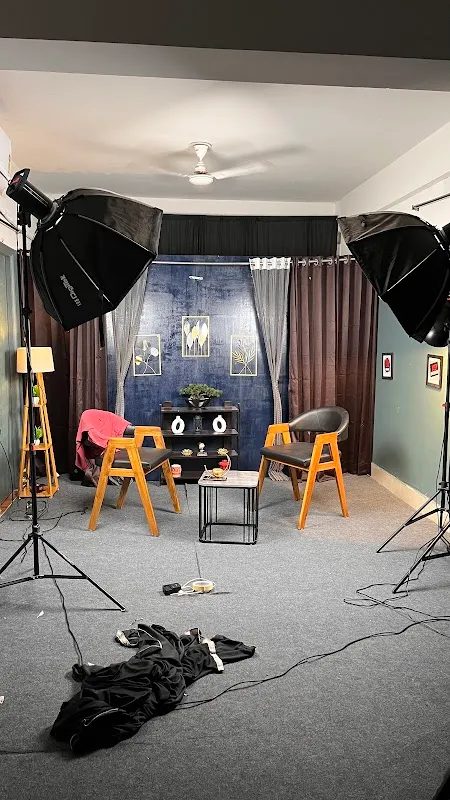 CREW 11 STUDIO