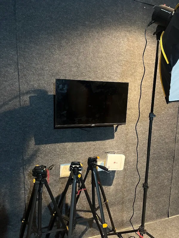 CREW 11 STUDIO