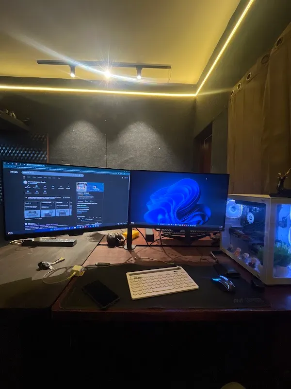 CREW 11 STUDIO