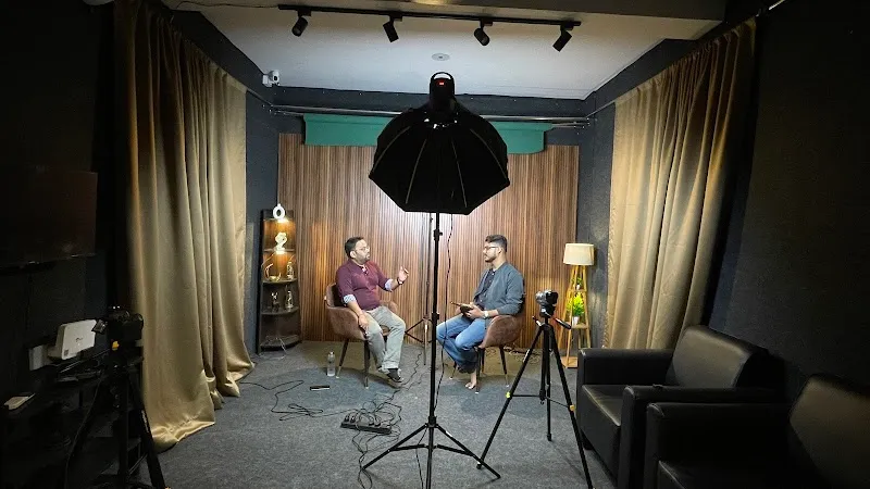 CREW 11 STUDIO